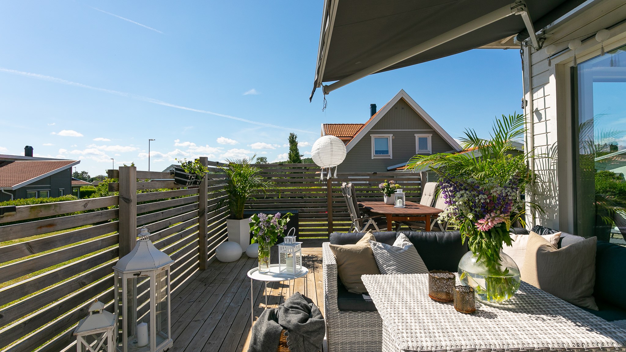 Trädgården och altanen
